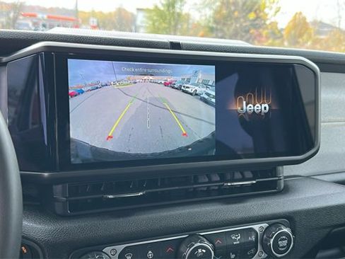 Used 2024 Jeep Wrangler Unlimited image 20