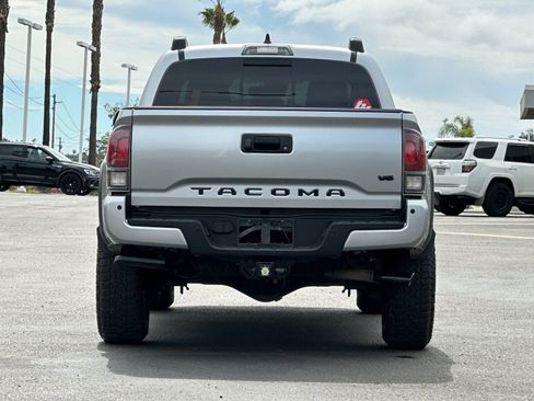 Used 2022 Toyota Tacoma TRD Off-Road w/ Technology Package image 4