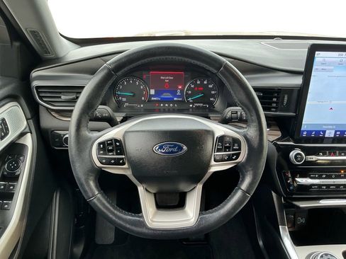 Used 2022 Ford Explorer Limited w/ Limited Technology Package image 18