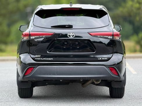 Used 2022 Toyota Highlander LE AWD/4WD image 6