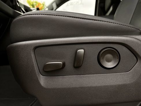 Used 2025 GMC Sierra 1500 SLT image 28