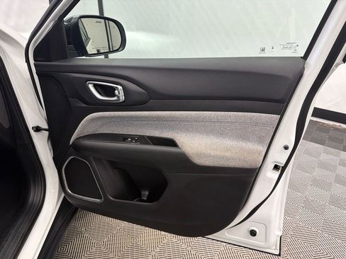 Used 2023 Jeep Compass Sport image 15