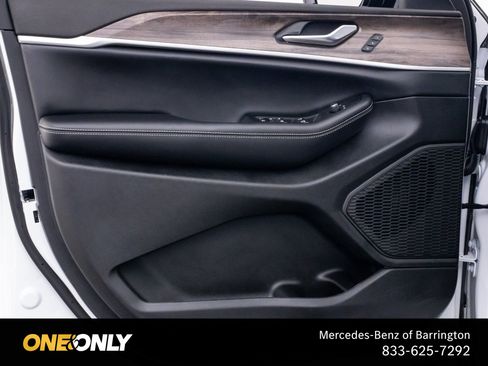 Used 2025 Jeep Grand Cherokee Limited AWD/4WD image 13