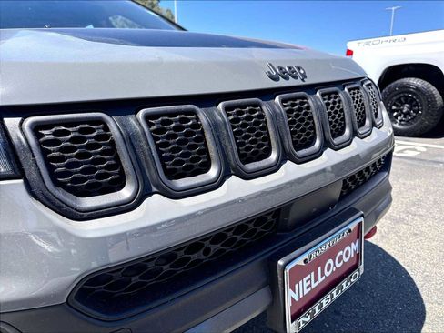Used 2023 Jeep Compass Trailhawk w/ Trailhawk Convenience Group AWD/4WD image 31