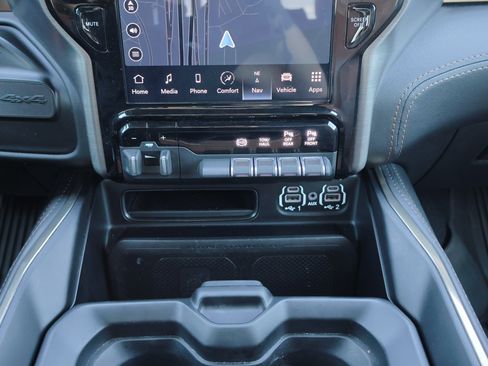 Used 2024 RAM 2500 Limited w/ Towing Technology Group image 19