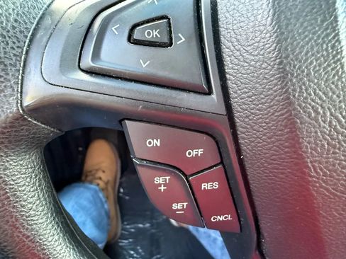 Used 2020 Ford Edge SE image 13