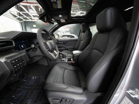 Certified 2025 Toyota Tacoma TRD Off-Road w/ TRD Off Road Premium Package image 9