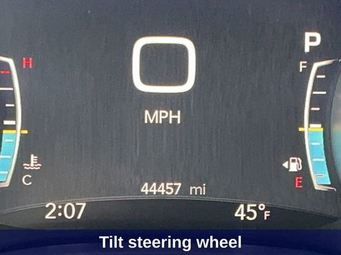 Used 2025 Chrysler Pacifica Limited image 37