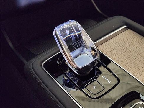 Used 2025 Volvo XC90 B5 Plus image 20