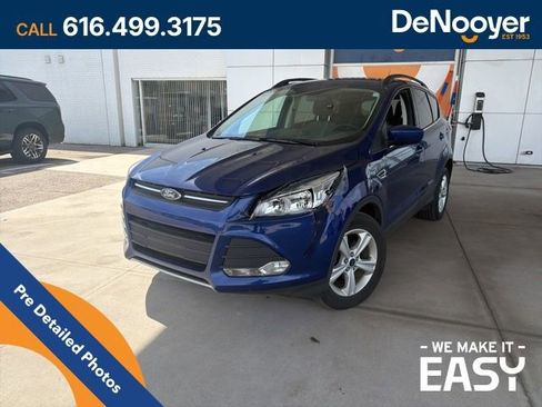 Used 2016 Ford Escape SE w/ Equipment Group 201A image 1