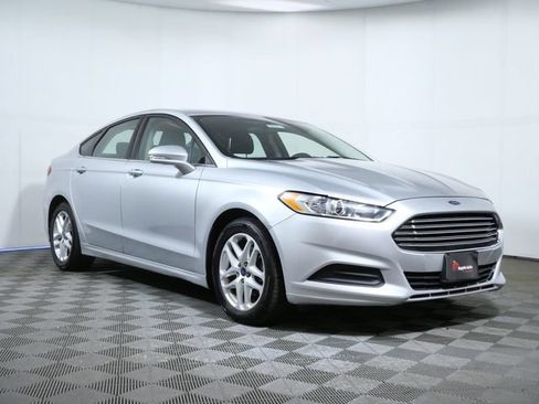 Used 2016 Ford Fusion SE FWD image 1
