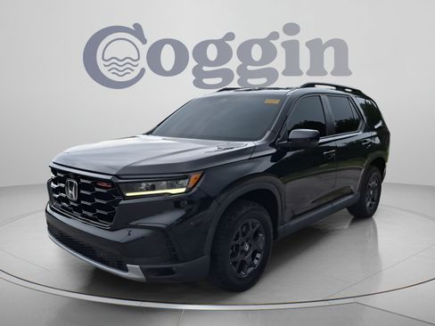 Used 2025 Honda Pilot TrailSport image 1