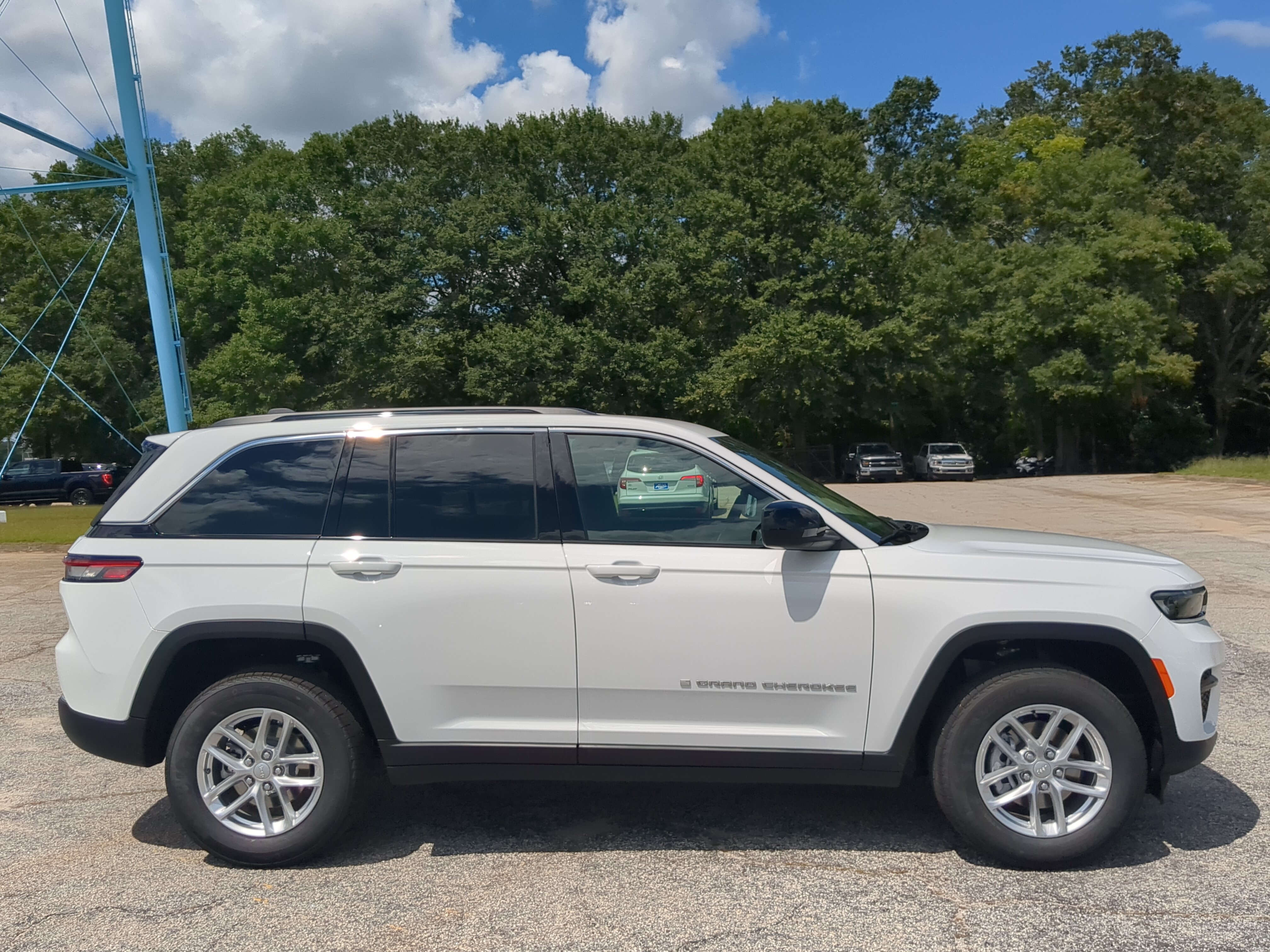 New 2026 Jeep Grand Cherokee Laredo RWD image 2
