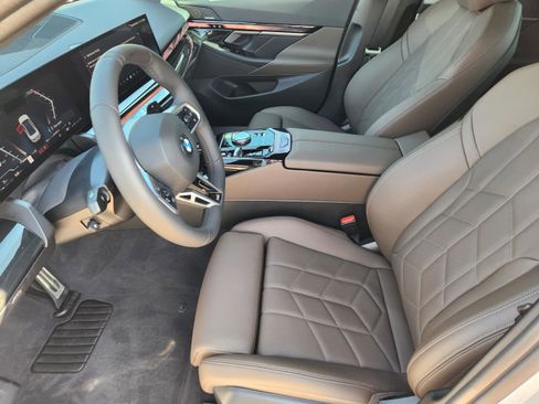 Used 2026 BMW 540i xDrive w/ M Sport Package AWD/4WD image 5