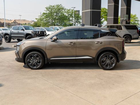 Used 2025 Nissan Kicks SR w/ SR Premium Package AWD/4WD image 4