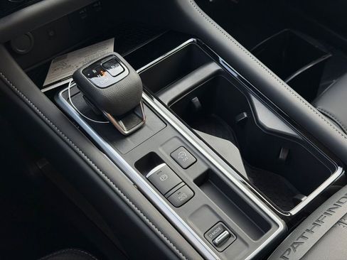 New 2026 Nissan Pathfinder SL image 29