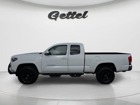 Used 2016 Toyota Tacoma SR5 image 8