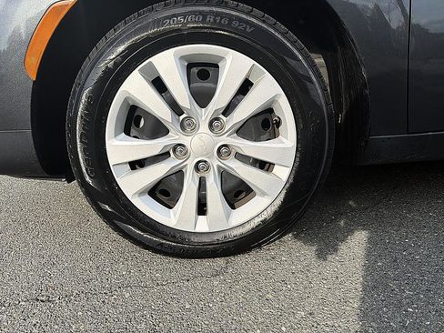 Used 2024 Kia Soul LX image 9