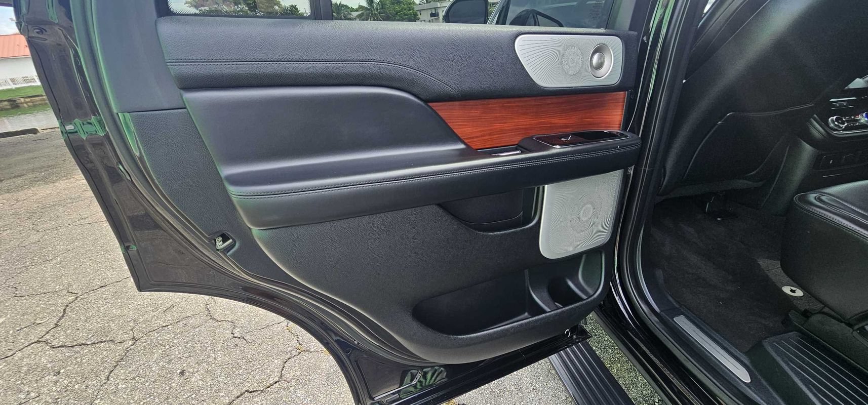 Used 2019 Lincoln Navigator Reserve AWD/4WD image 23