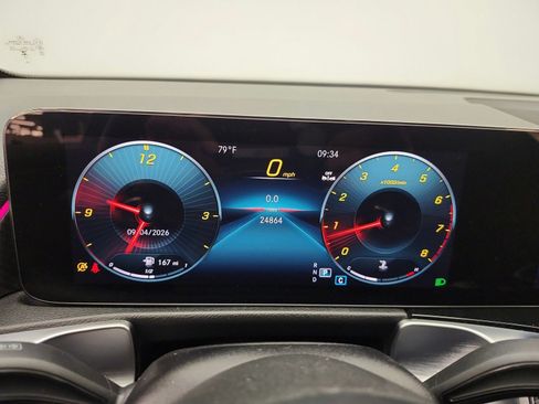Used 2023 Mercedes-Benz GLB 250 image 9