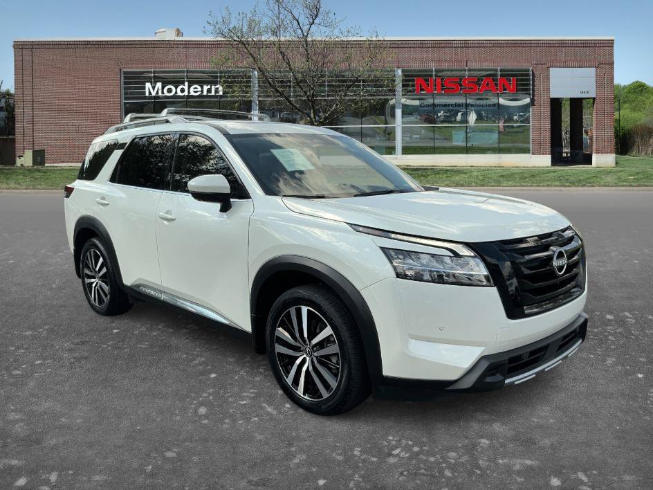 Certified 2024 Nissan Pathfinder Platinum w/ Black Appearance Package AWD/4WD image 5