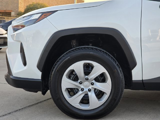 Used 2024 Toyota RAV4 LE FWD image 7