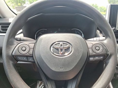 Used 2025 Toyota RAV4 XLE AWD/4WD image 17