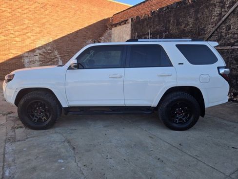 Used 2021 Toyota 4Runner SR5 Premium image 4