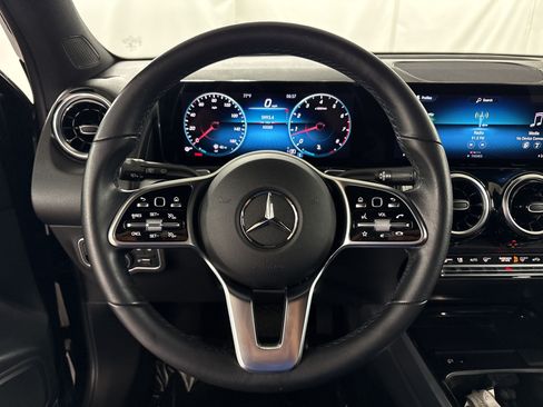 Used 2022 Mercedes-Benz GLB 250 image 11