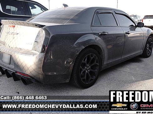 Used 2019 Chrysler 300 Touring w/ Sport Appearance Package image 9