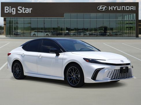 Used 2025 Toyota Camry XSE w/ Premium Package FWD image 6