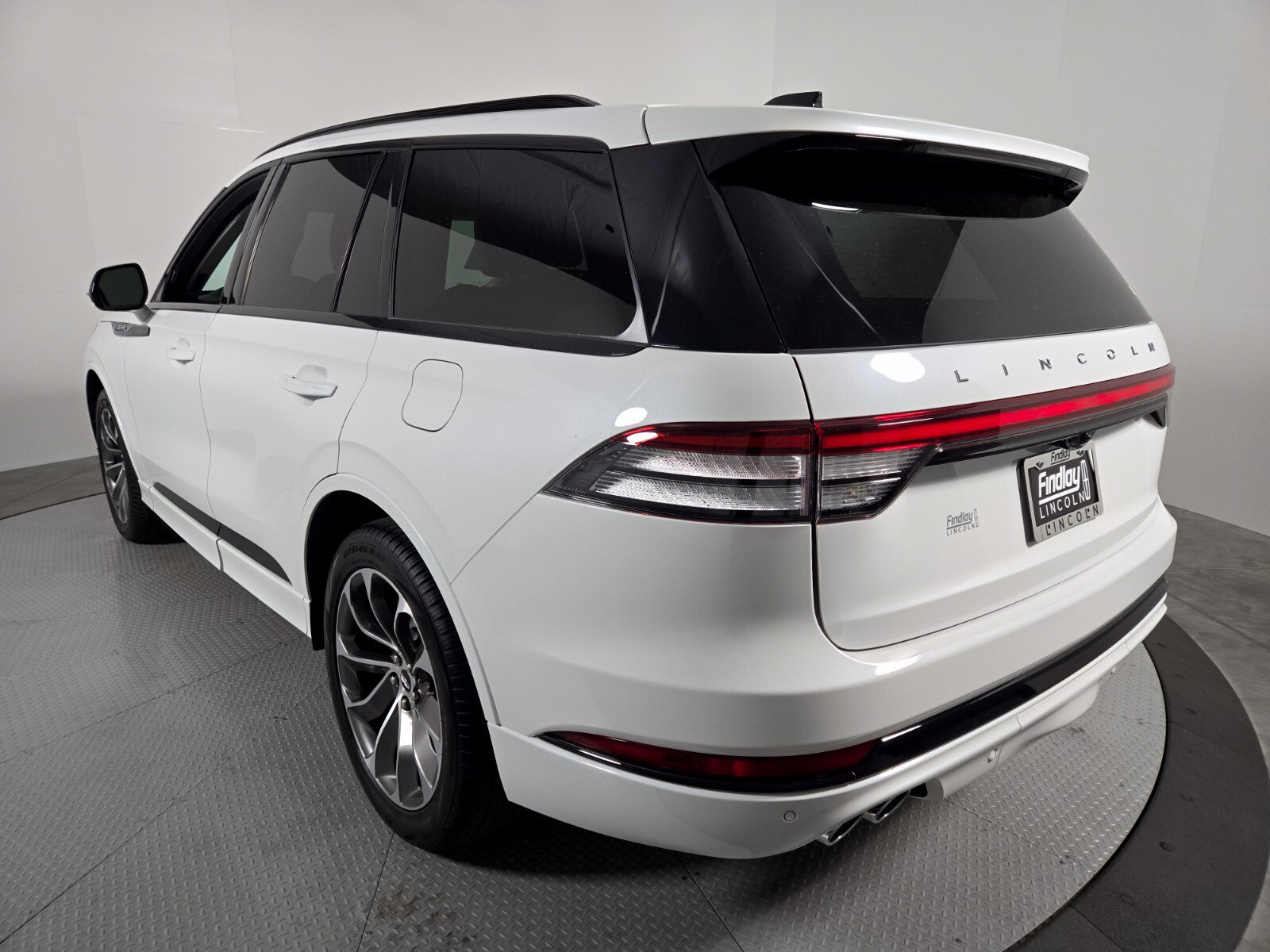 New 2026 Lincoln Aviator AWD w/ Jet Appearance Package image 7