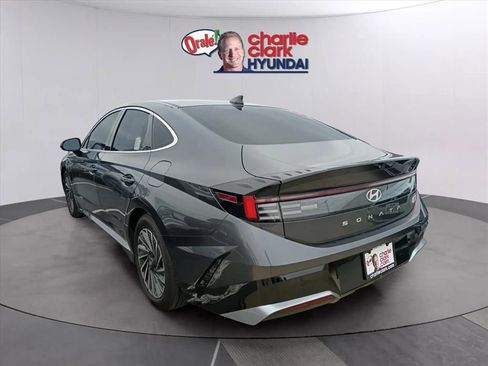Used 2025 Hyundai Sonata SEL FWD image 2