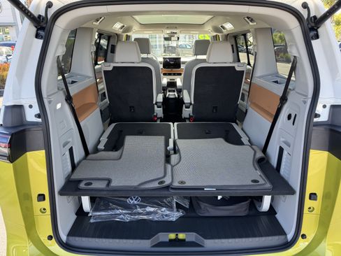 Used 2025 Volkswagen ID. Buzz 1st Edition image 37