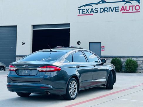 Used 2017 Ford Fusion SE FWD image 10