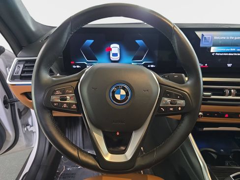 Used 2023 BMW i4 eDrive35 RWD image 16