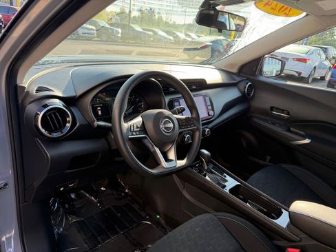Used 2024 Nissan Kicks SV FWD image 13