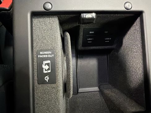 Certified 2025 Porsche Macan image 30