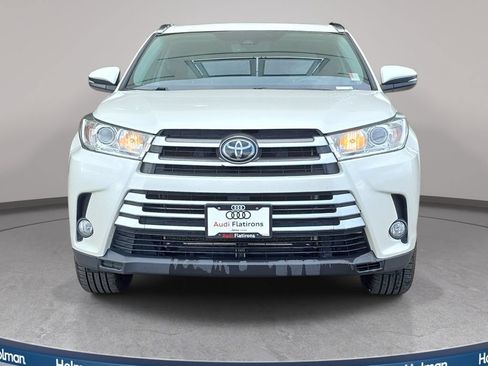 Used 2019 Toyota Highlander XLE w/ Carpet Mat Package (TMS) AWD/4WD image 3