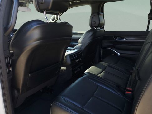 Used 2024 Jeep Wagoneer Series II w/ Flexible Seating Group RWD image 6