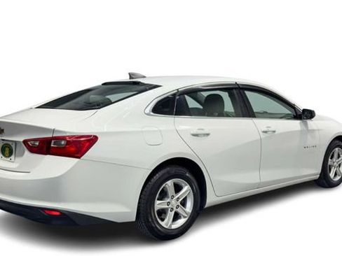 Used 2019 Chevrolet Malibu LS FWD image 2