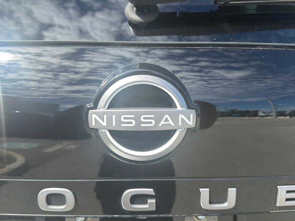 Certified 2025 Nissan Rogue SV w/ SV Premium Package FWD image 16