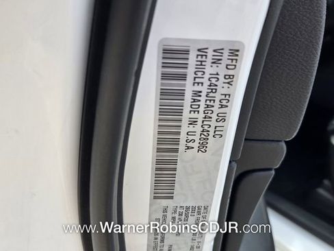 Used 2020 Jeep Grand Cherokee Altitude RWD image 19