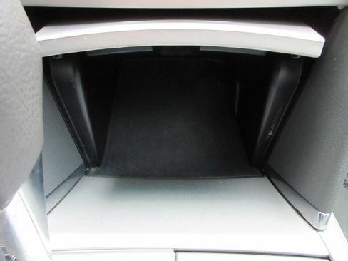 Used 2010 Toyota Camry LE FWD image 37