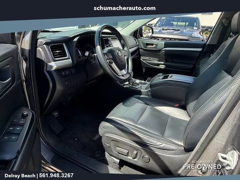 Used 2018 Toyota Highlander XLE FWD image 11