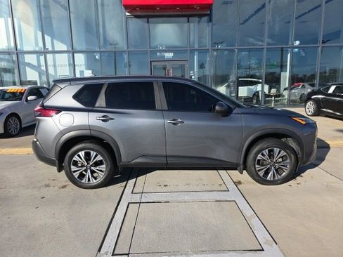 Used 2023 Nissan Rogue SV image 3