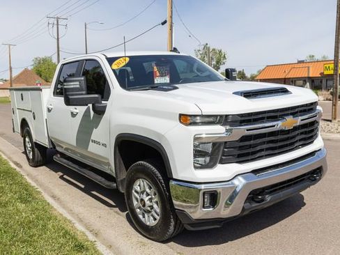 Used 2024 Chevrolet Silverado 2500 LT w/ Convenience Package AWD/4WD image 3