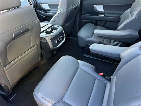 New 2025 Ford Expedition Active image 12