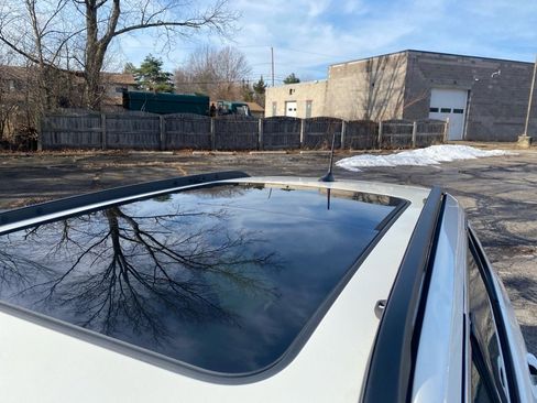 Used 2017 Jeep Compass Latitude w/ Popular Equipment Group image 9