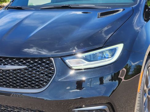 New 2025 Chrysler Pacifica Select w/ Fav Edition Package image 8